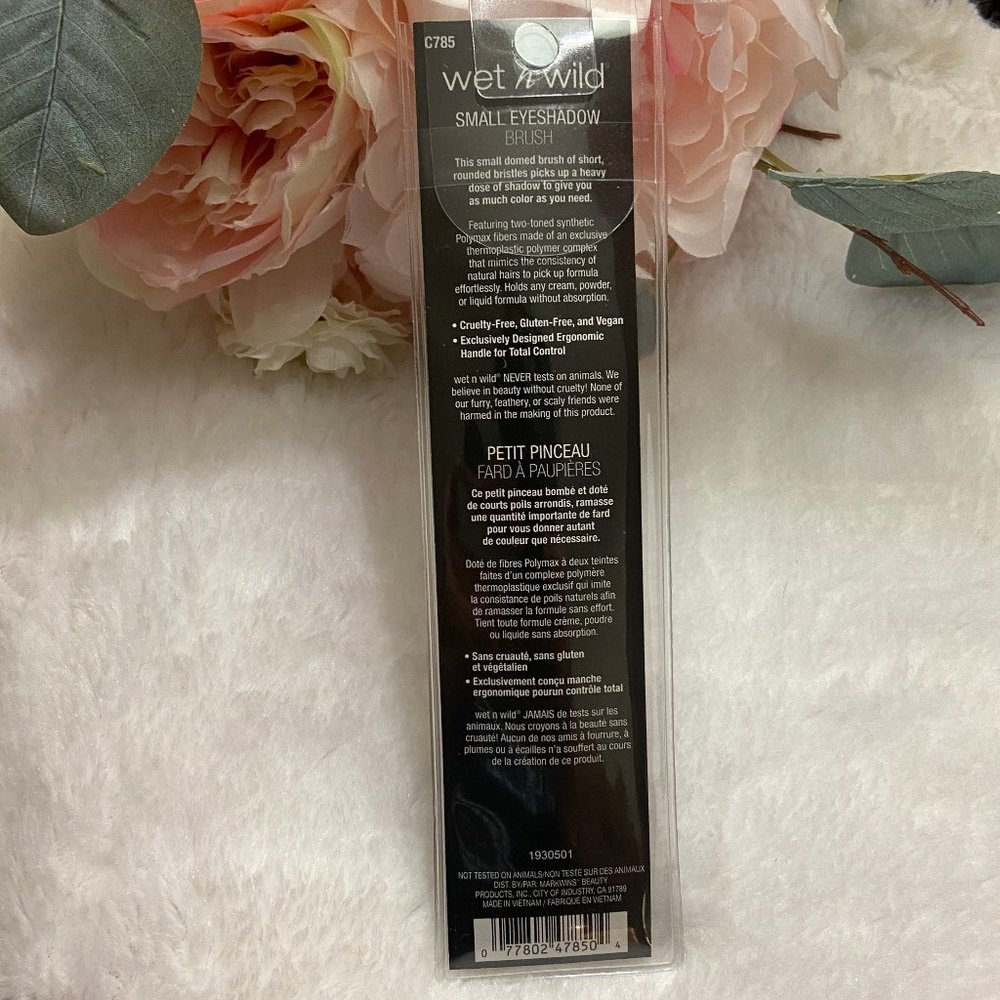 Wet n Wild White & Pink Small Eyeshadow Brush NIB - Picture 3 of 4
